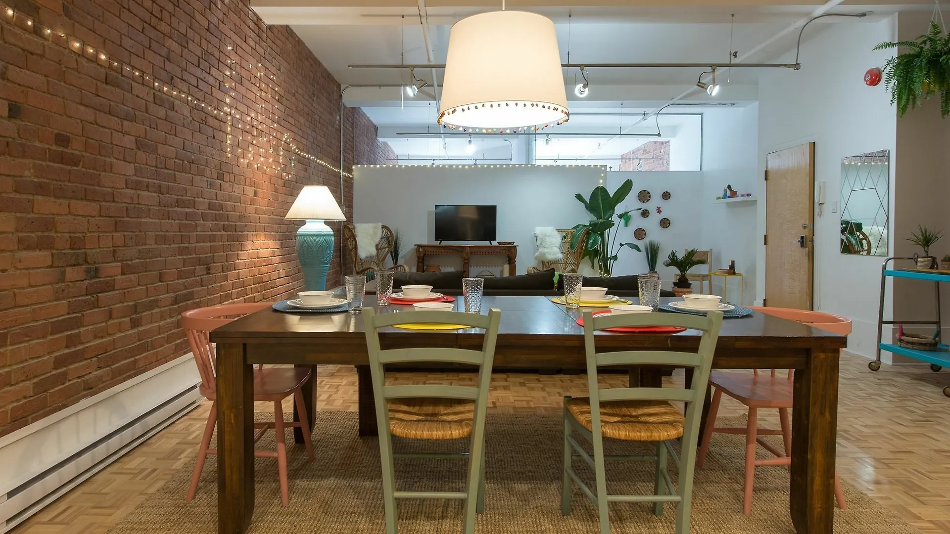 Apartment Ferienwohnung Sunny 4Br In Plateau By Sonder Montréal